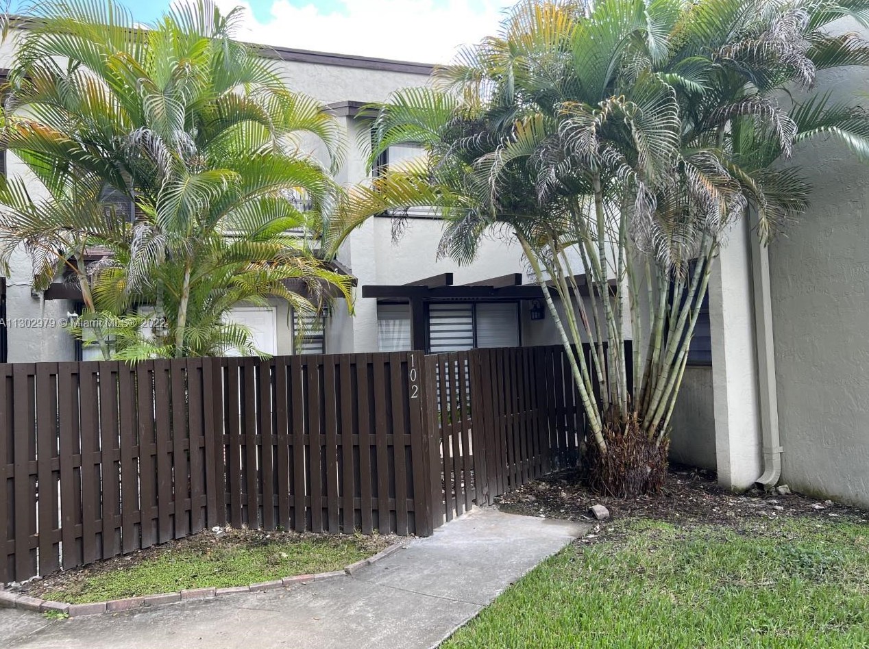 9990 Nw 9th Street Cir #102, Miami, FL 33172