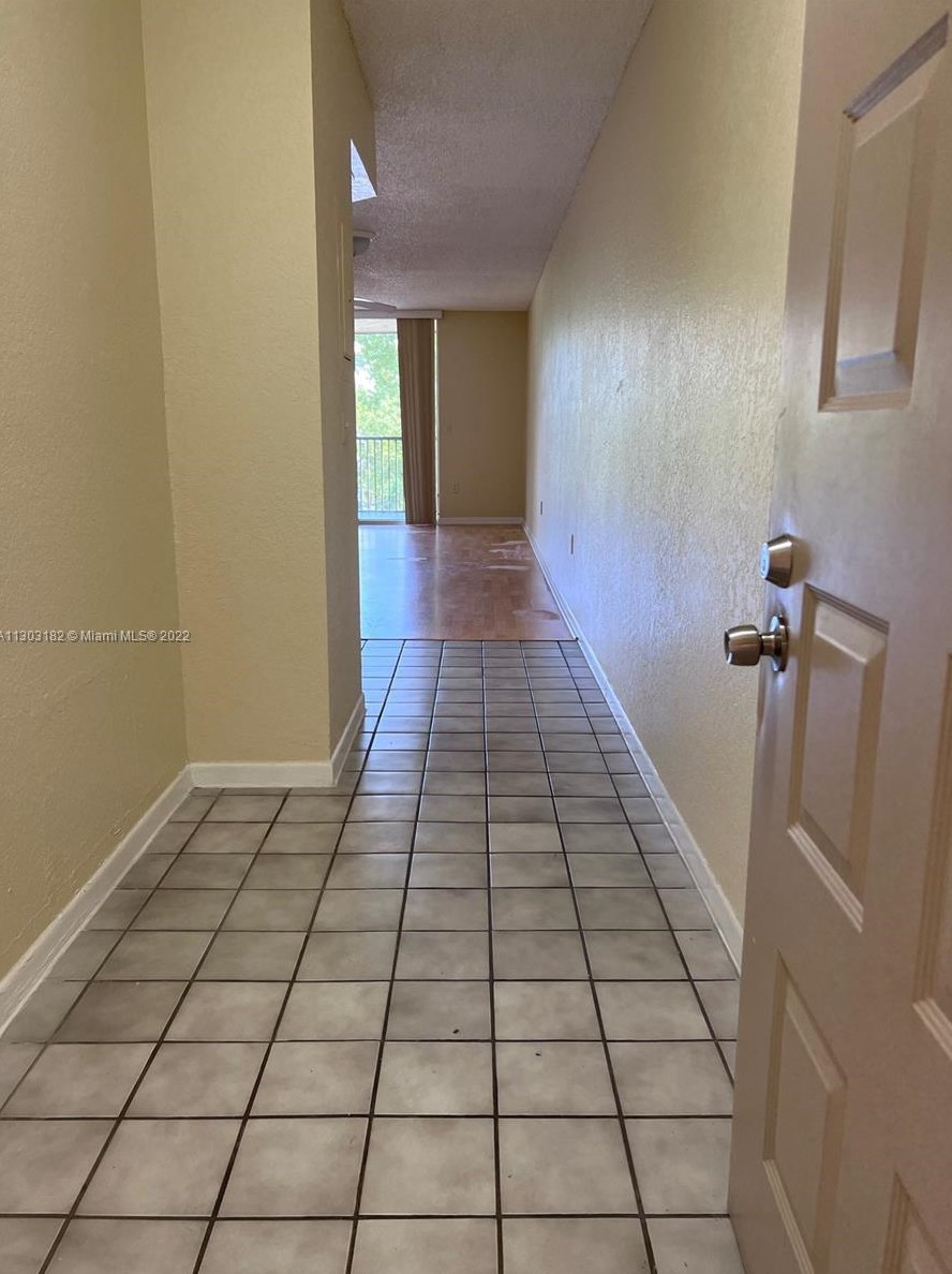 8225 Lake Dr #306, Miami, FL 33166
