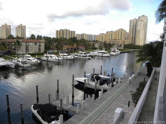3029 Ne 188th St Apt 303, Miami, FL 33180
