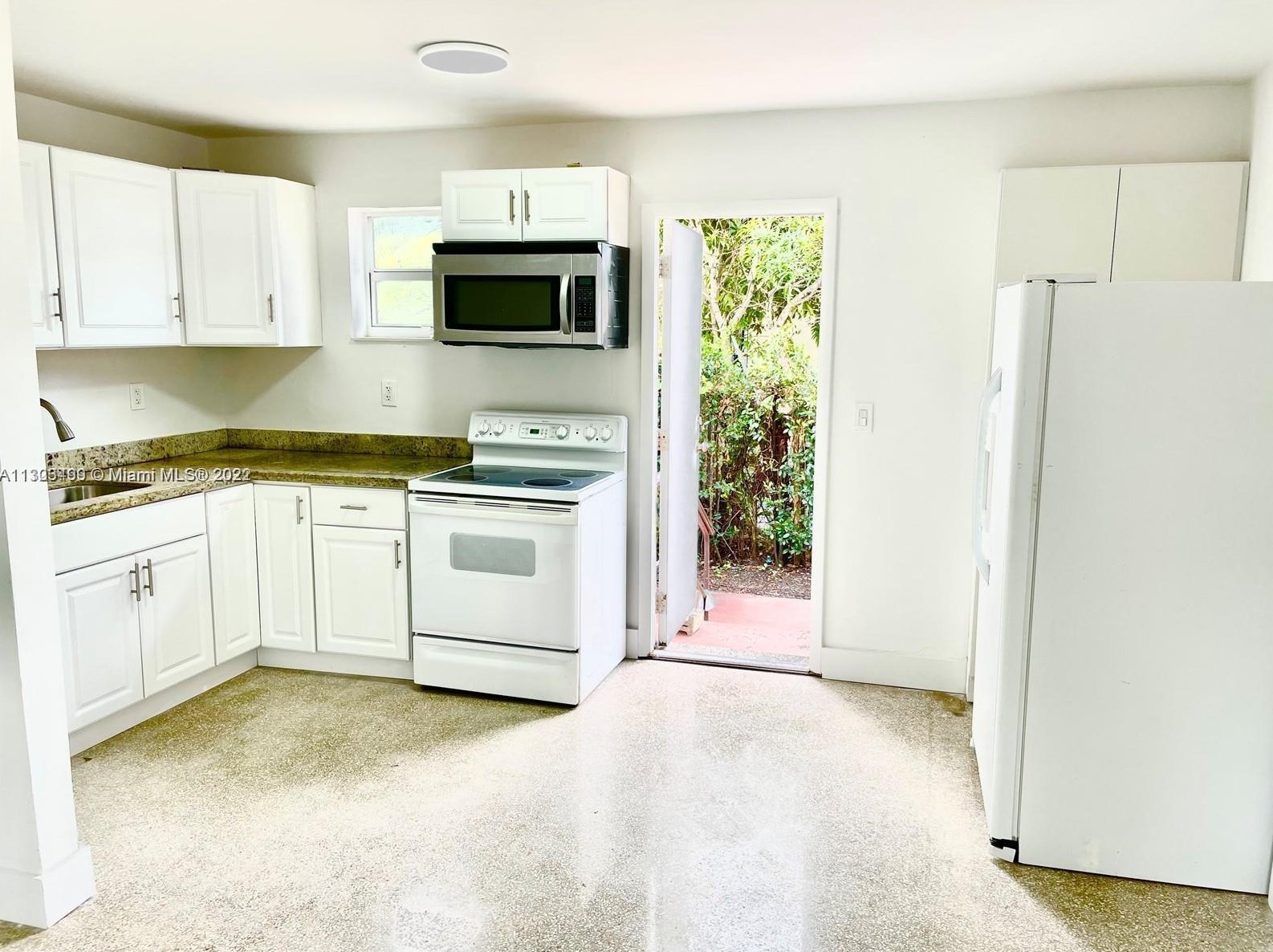 570 Ne 132nd St, Miami, FL 33161