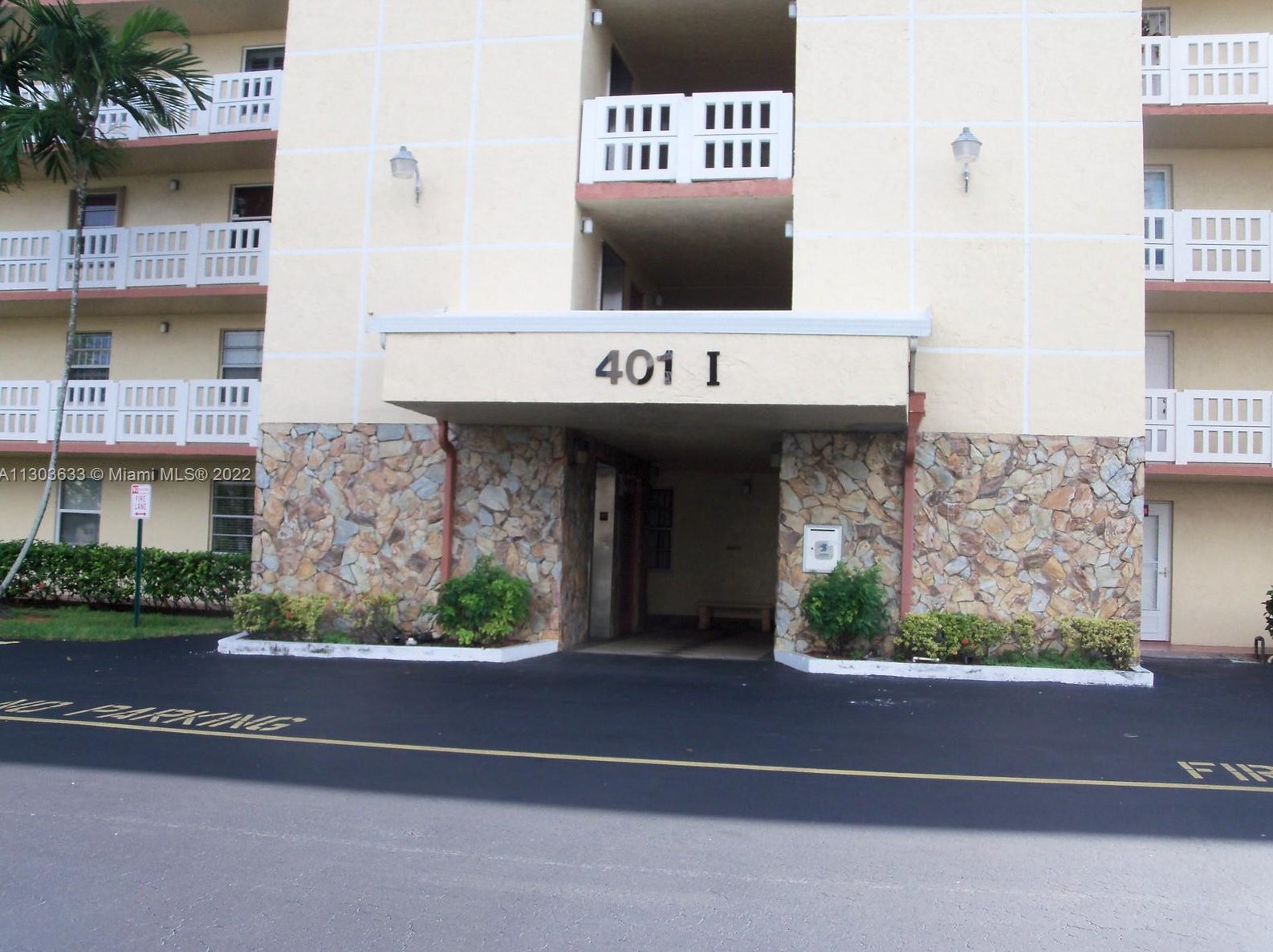 401 Se 3rd St #306, Dania Beach, FL 33004