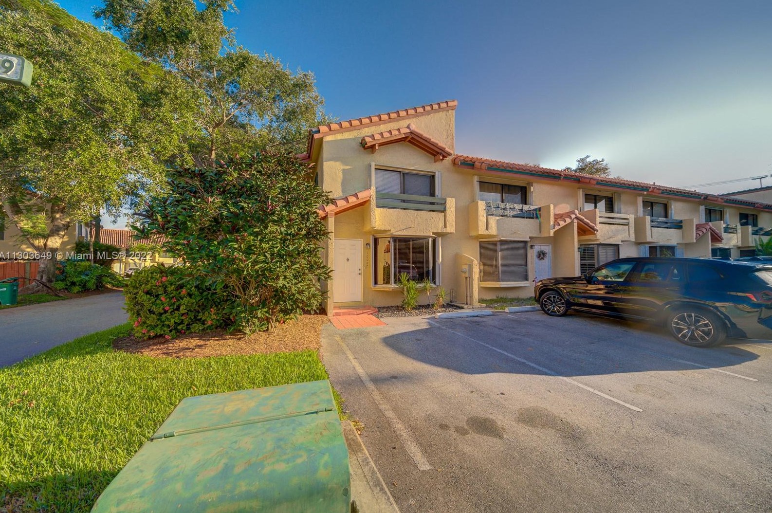 10087 77th Ct, Miami FL  33156-2679 exterior