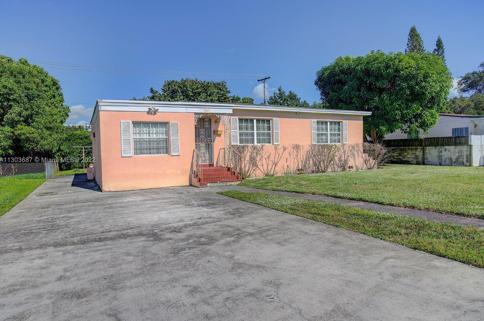 1063 145th St, Miami, FL 33161-2435