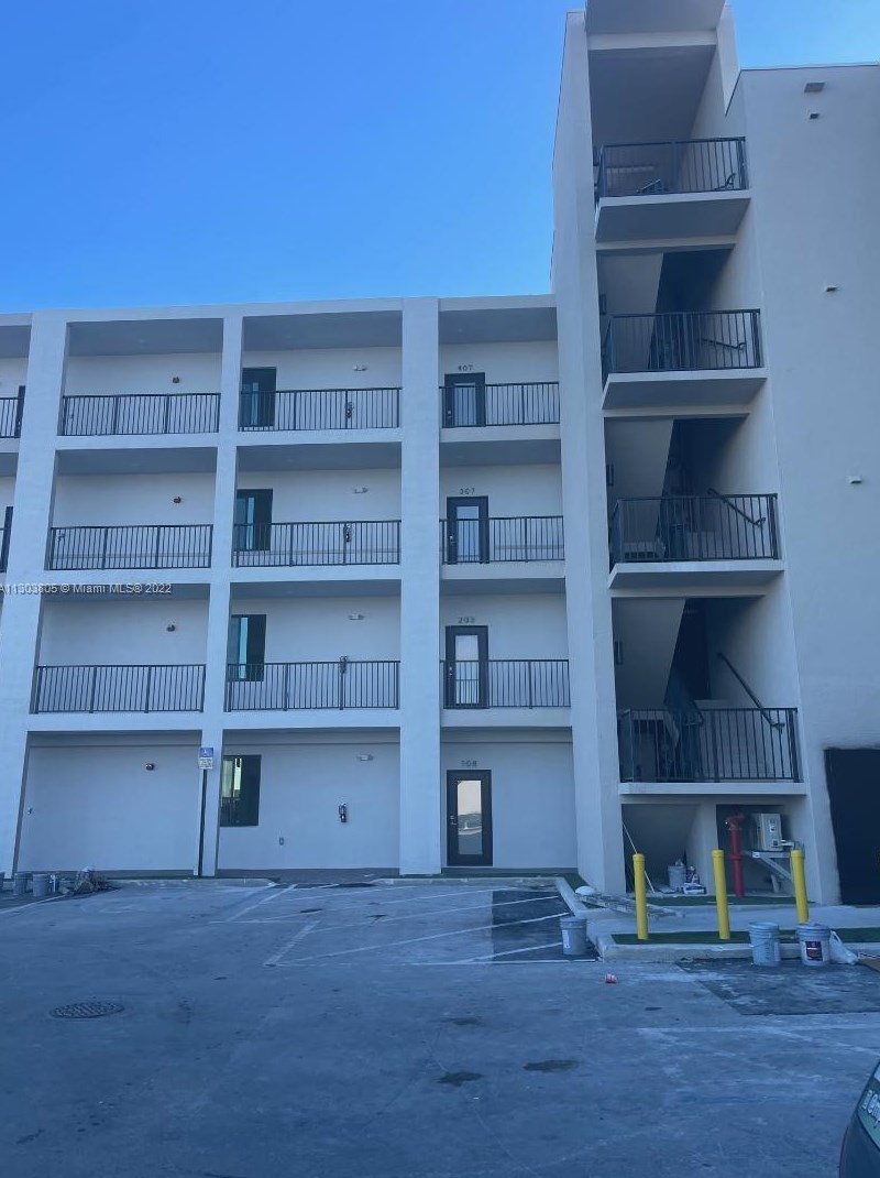 8167 Nw 41st St #407, Miami, FL 33166