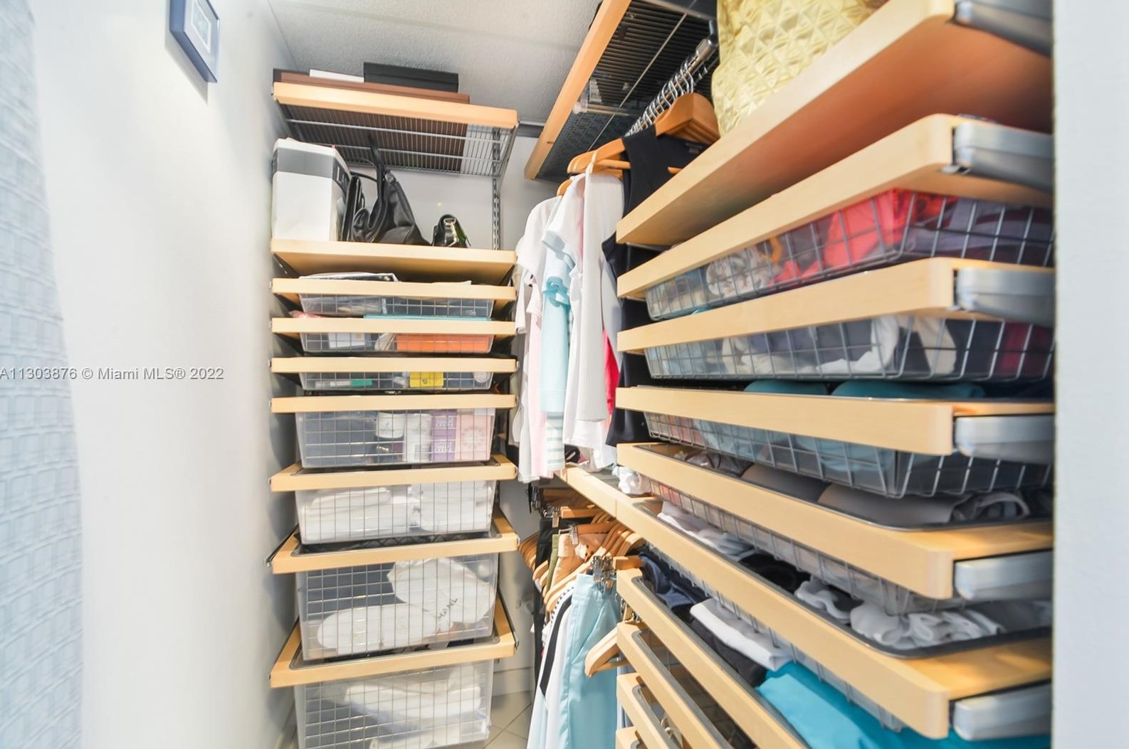 300 Bayview Dr, Miami FL 33160-4700 exterior