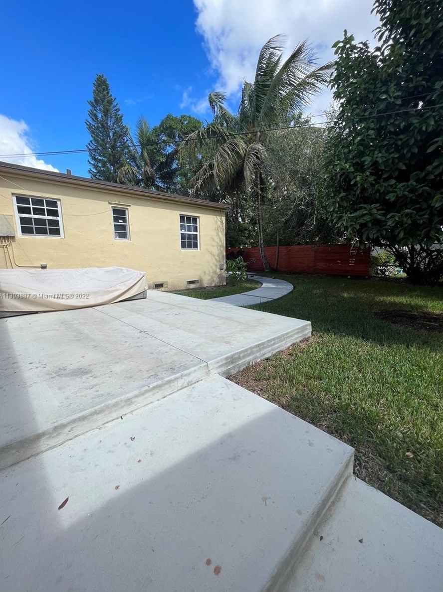 90 144th St, Miami FL  33168-4903 exterior