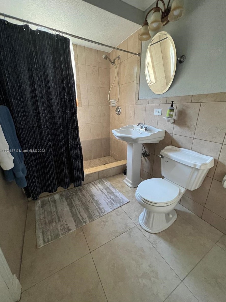 90 144th St, Miami FL  33168-4903 exterior