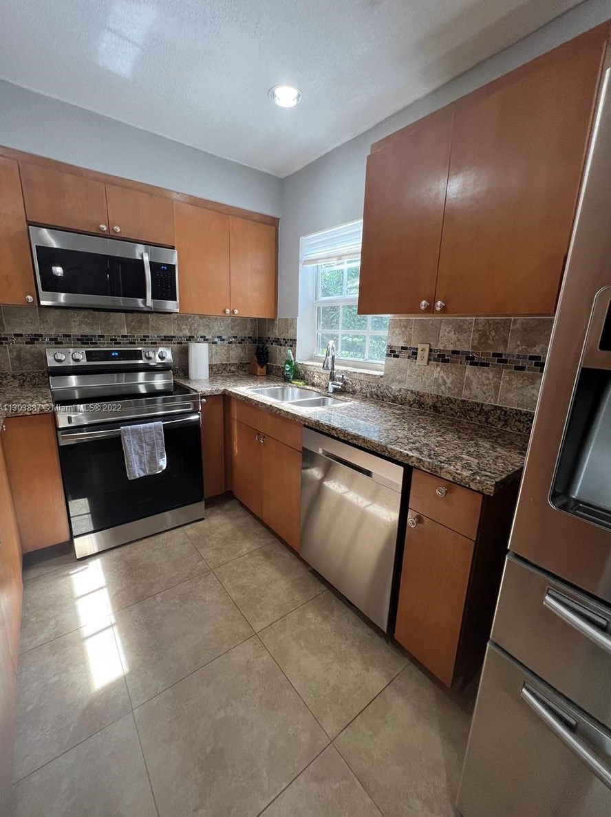 90 144th St, Miami FL  33168-4903 exterior