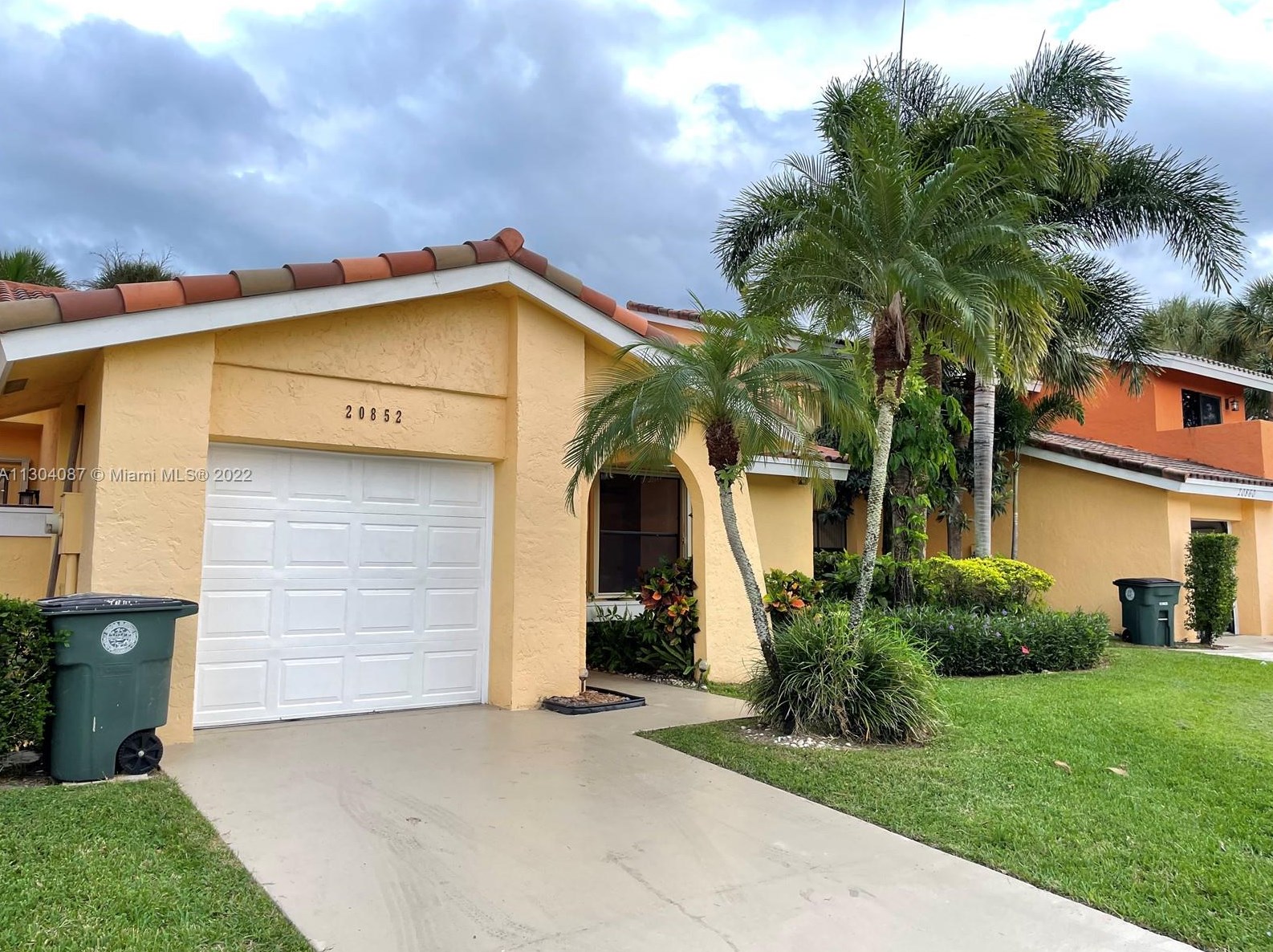 20852 Del Luna Dr, Boca Raton, FL 33433