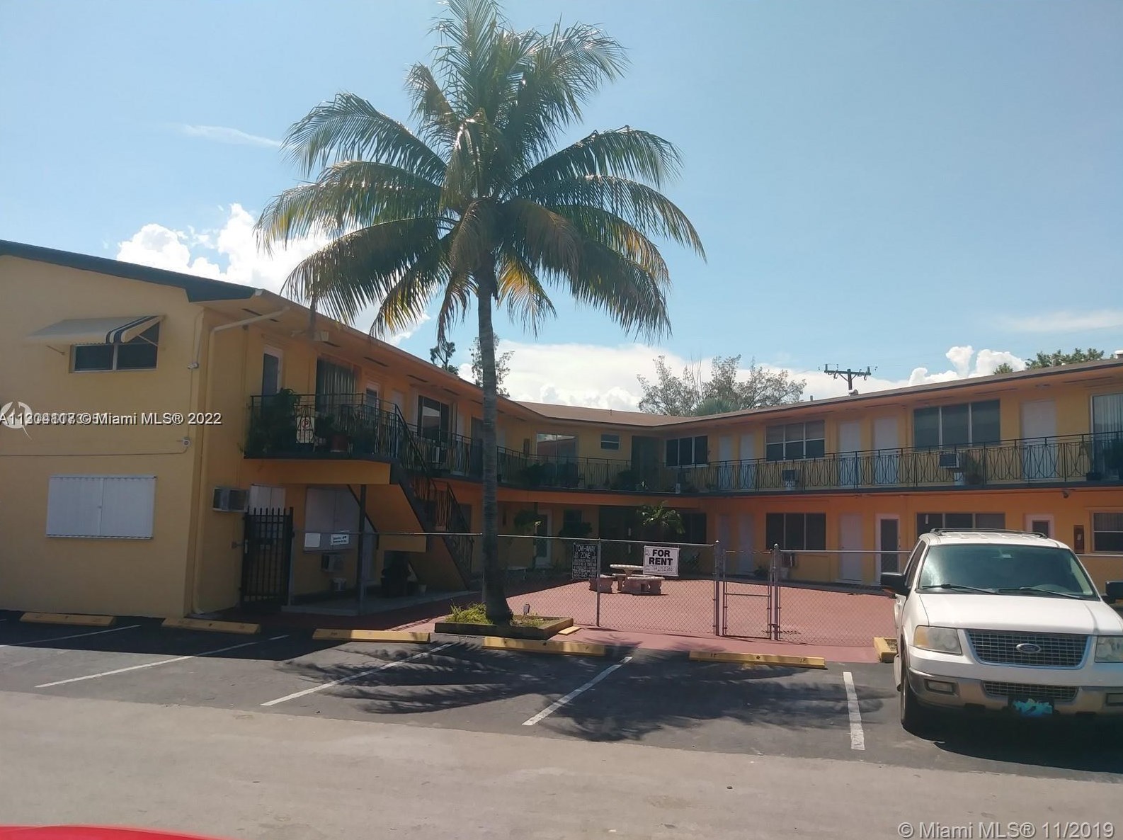 17051 Ne 23rd Ave #2e, Miami, FL