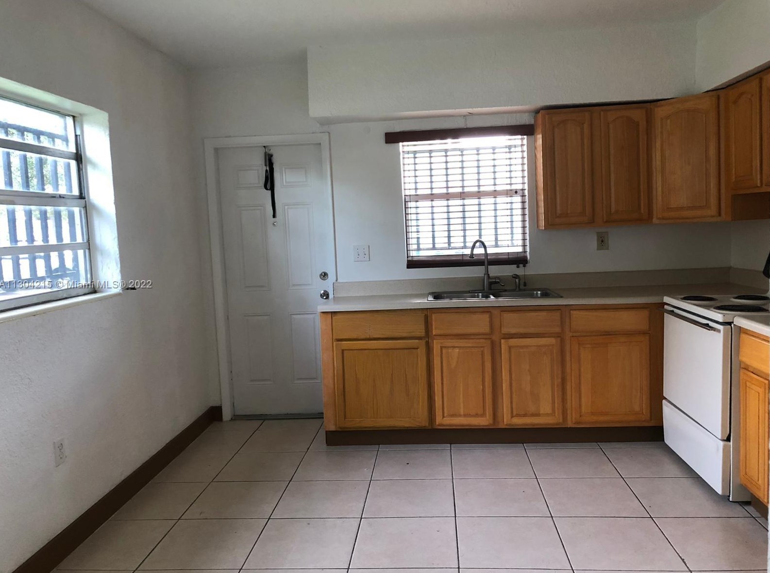 1995 Ne 167th St #3, Miami, FL 33162