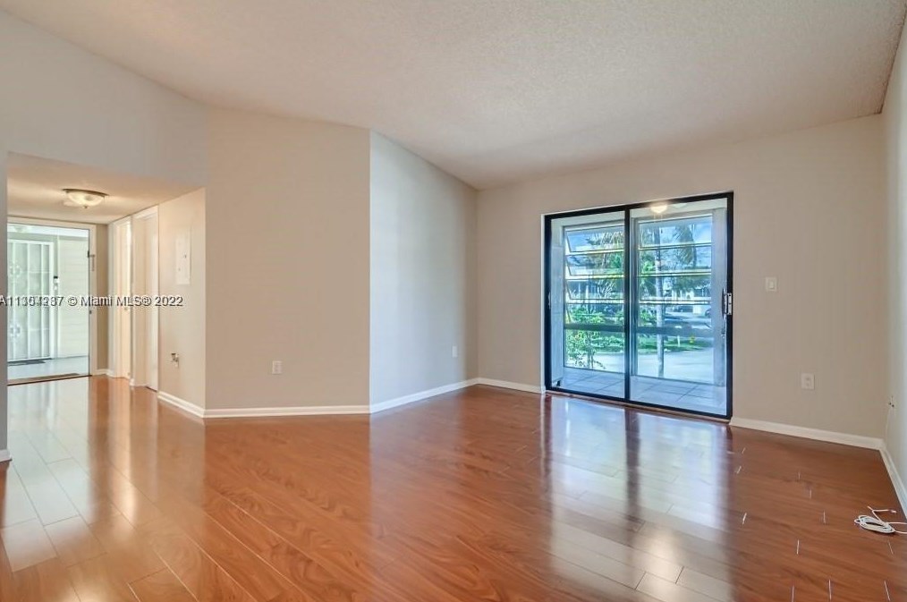 925 Ne 199th St #205, Miami, FL 33179