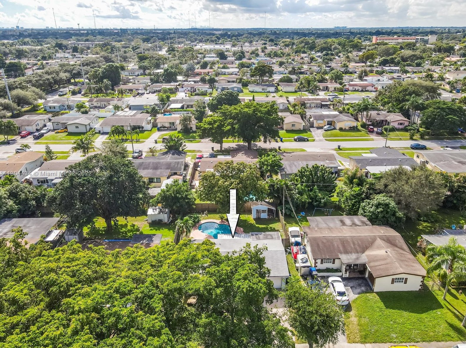 6440 Thomas St, Hollywood, FL 33024-4135