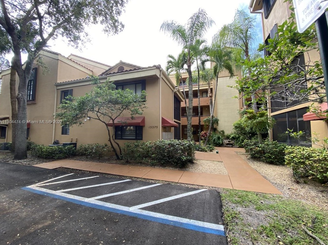 15575 Miami Lakeway N #306, Hialeah, FL 33014
