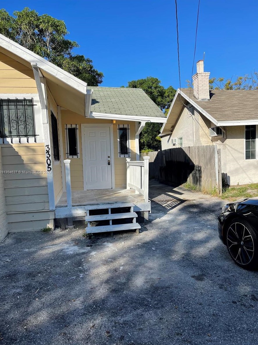 3305 Pinewood Ave, West Palm Beach, FL 33407