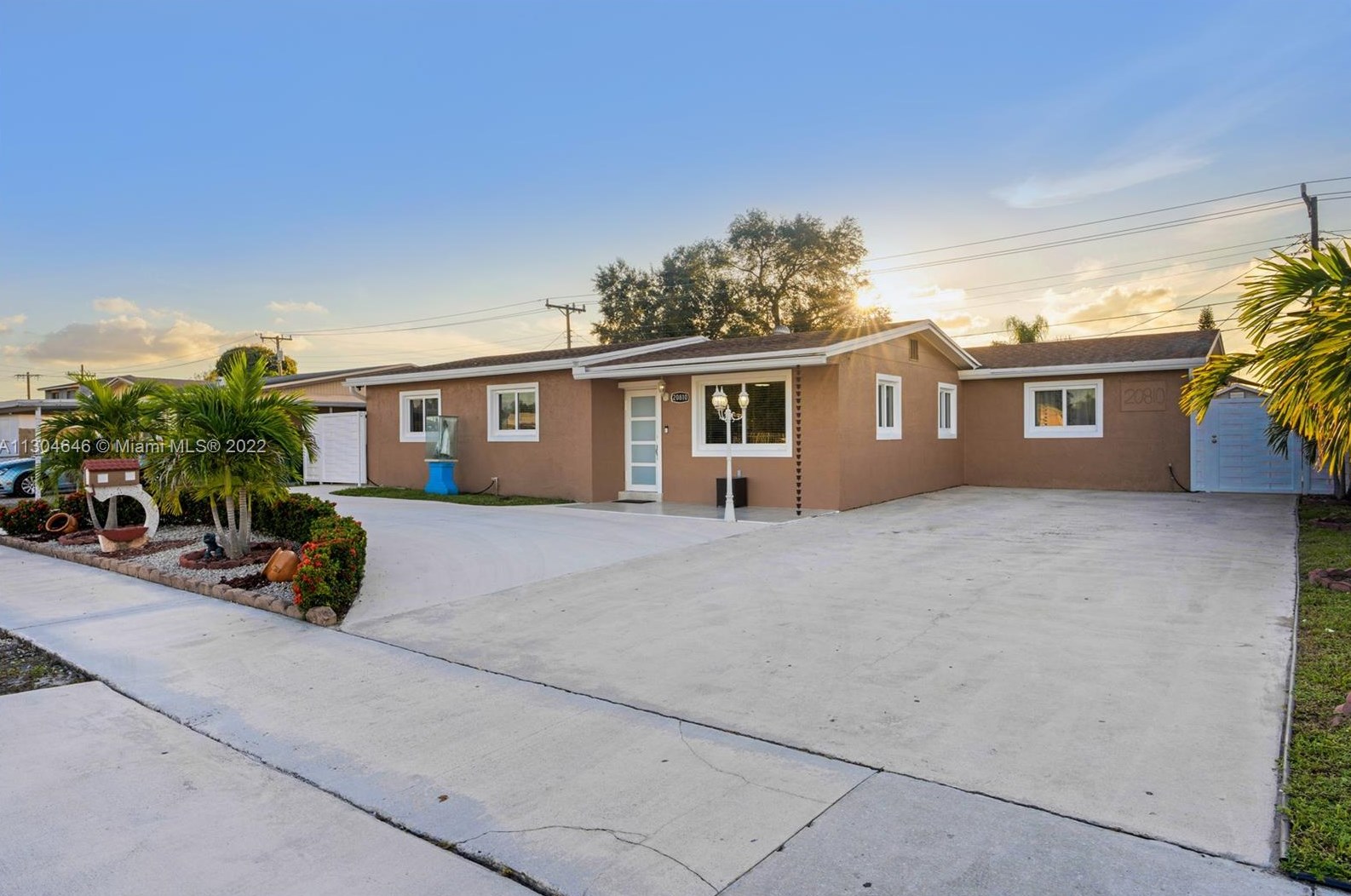 20810 34th Ave, Miami, FL 33056-1206