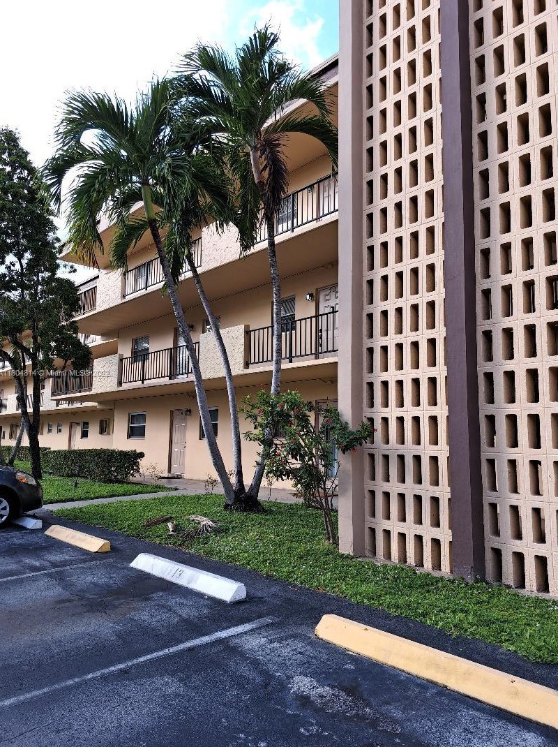 251 Berkley Rd #312, Hollywood, FL 33024
