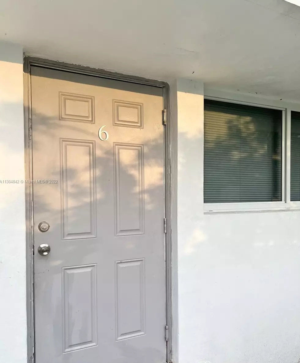 10 Nw 77th St #6, Miami, FL 33150