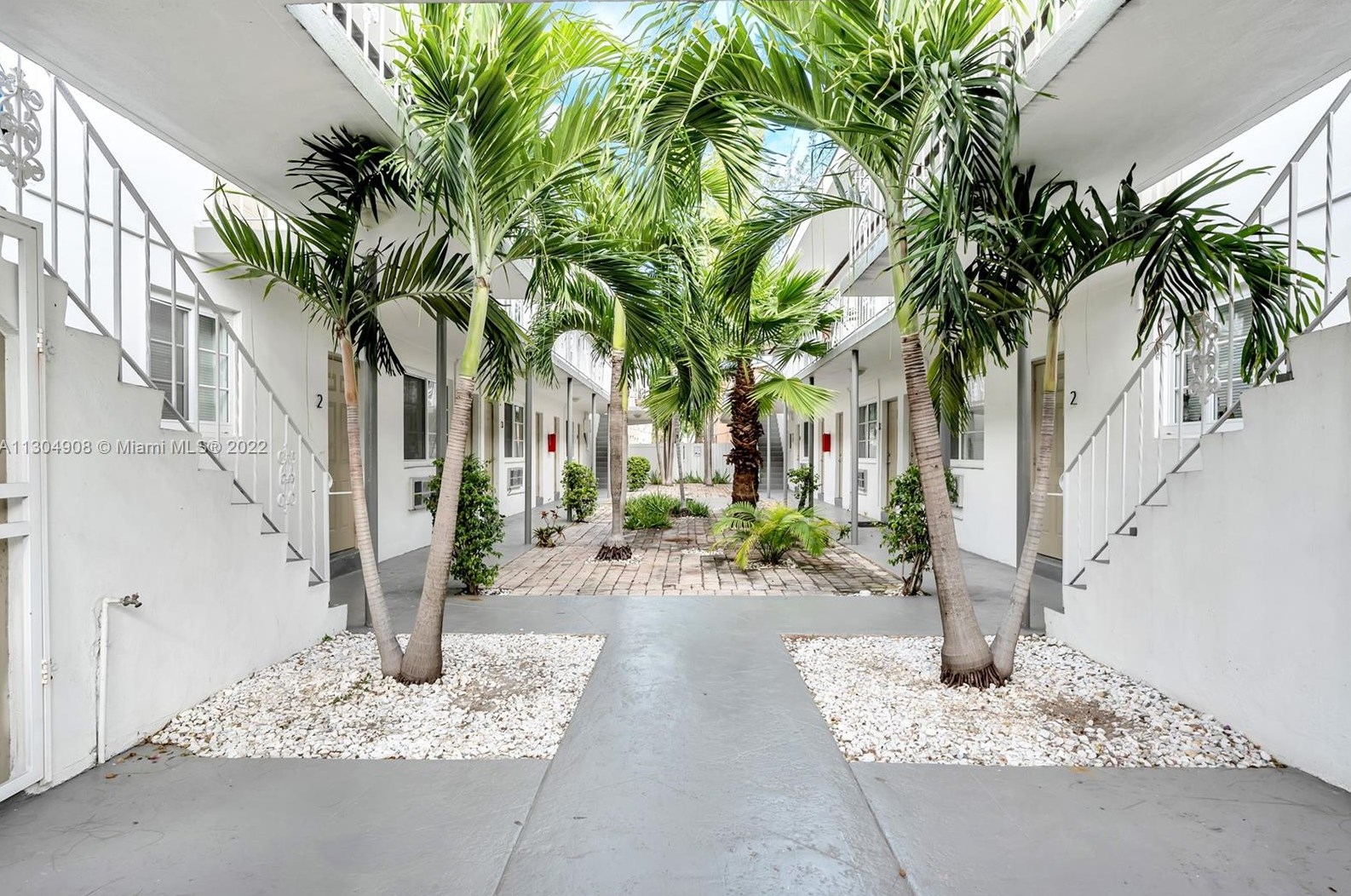 6913 Rue Vendome, Miami, FL 33141-2914