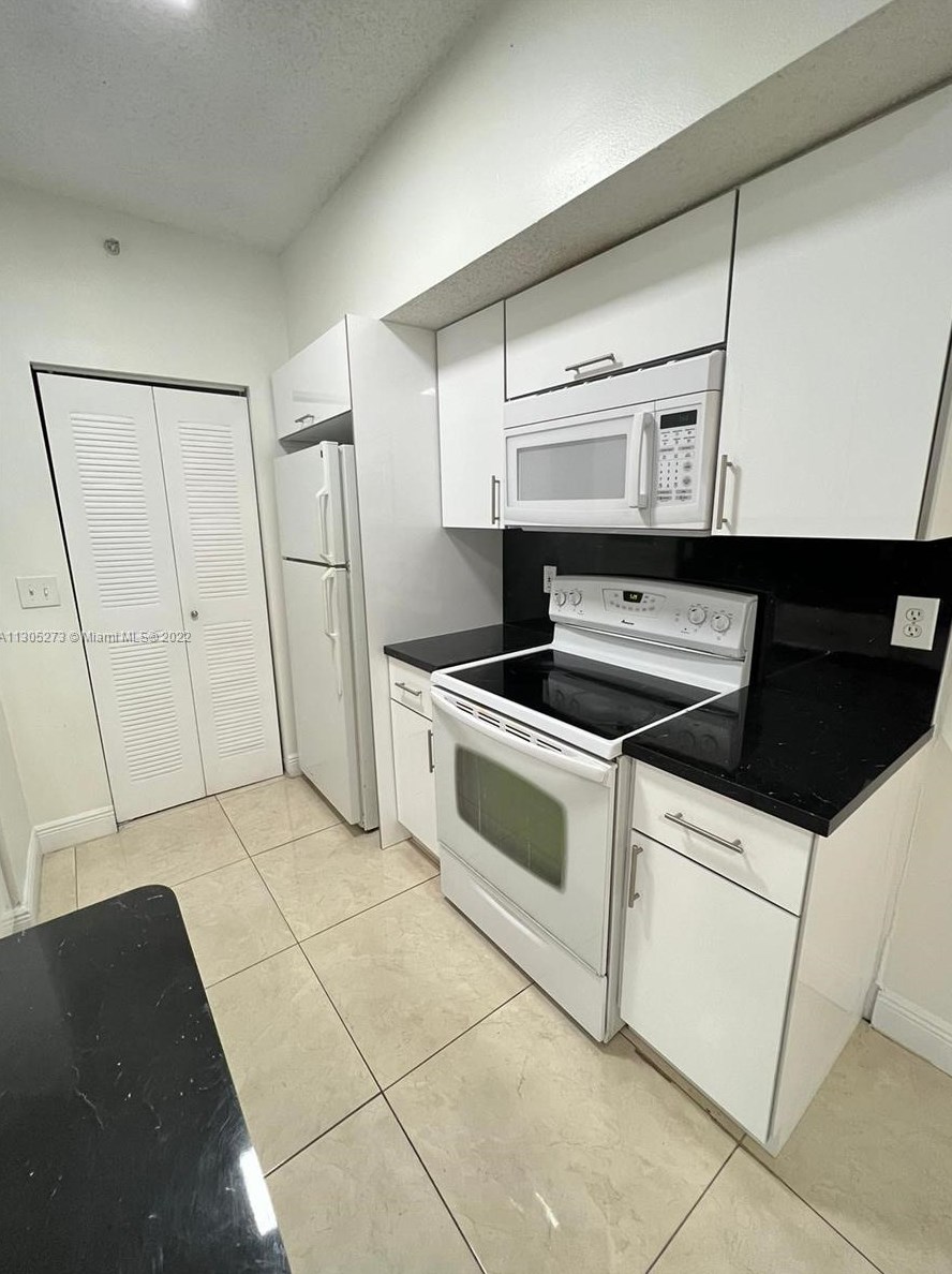 3241 Sabal Palm Mnr #204, Hollywood, FL 33024