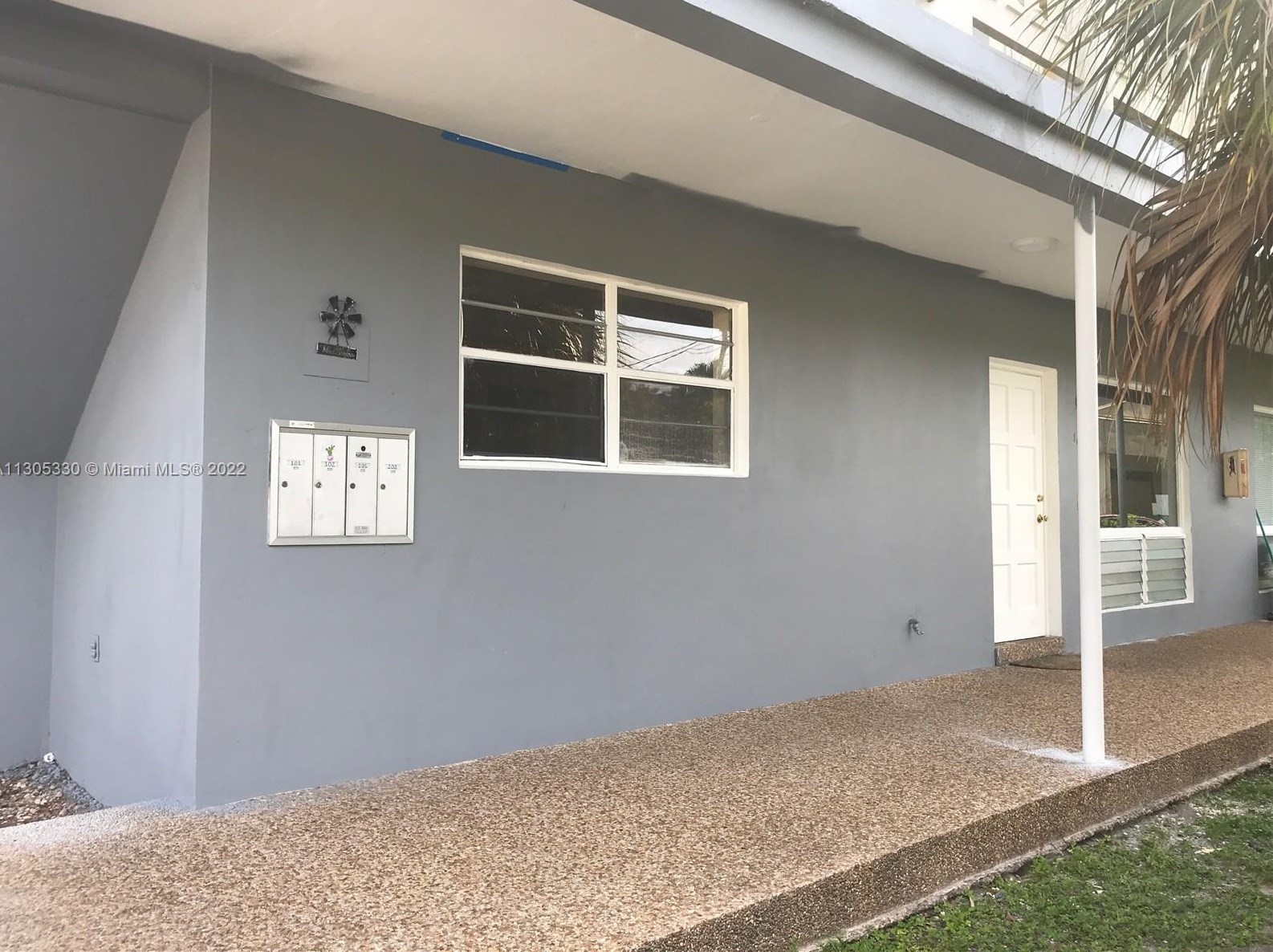 3845 Circle Dr, Hollywood FL  33021-7466 exterior