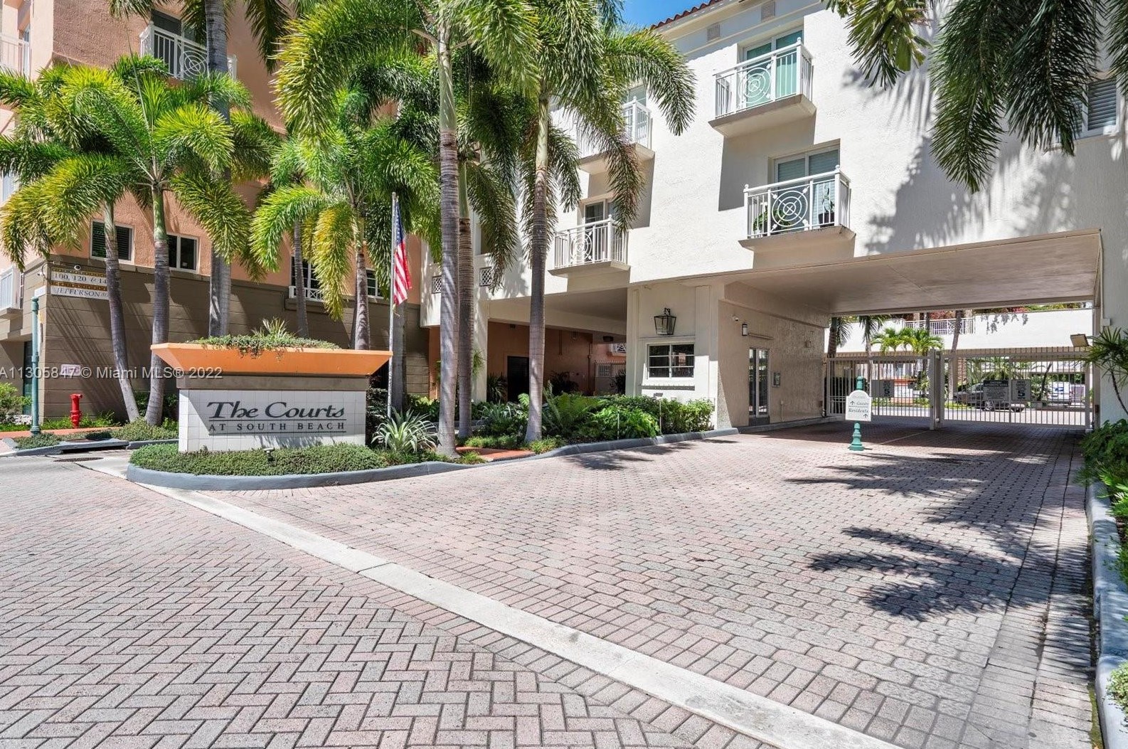 100 Jefferson Ave, Miami FL  10019-7050 exterior