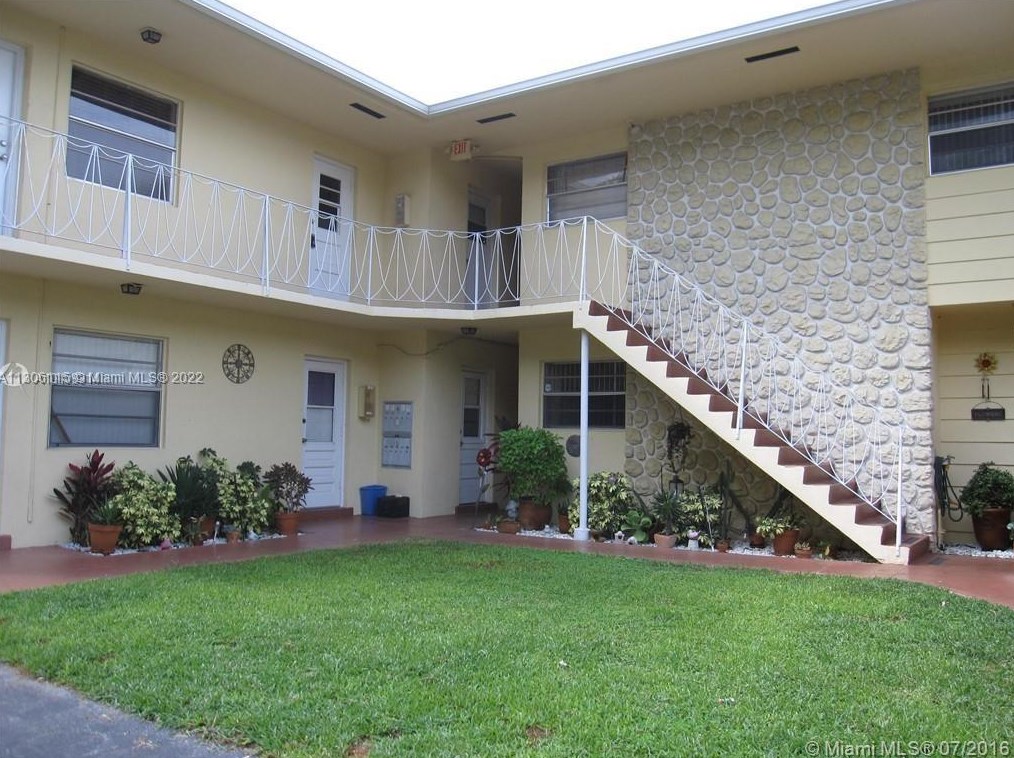 1755 Venice Ln, Miami FL 33181-1931 exterior