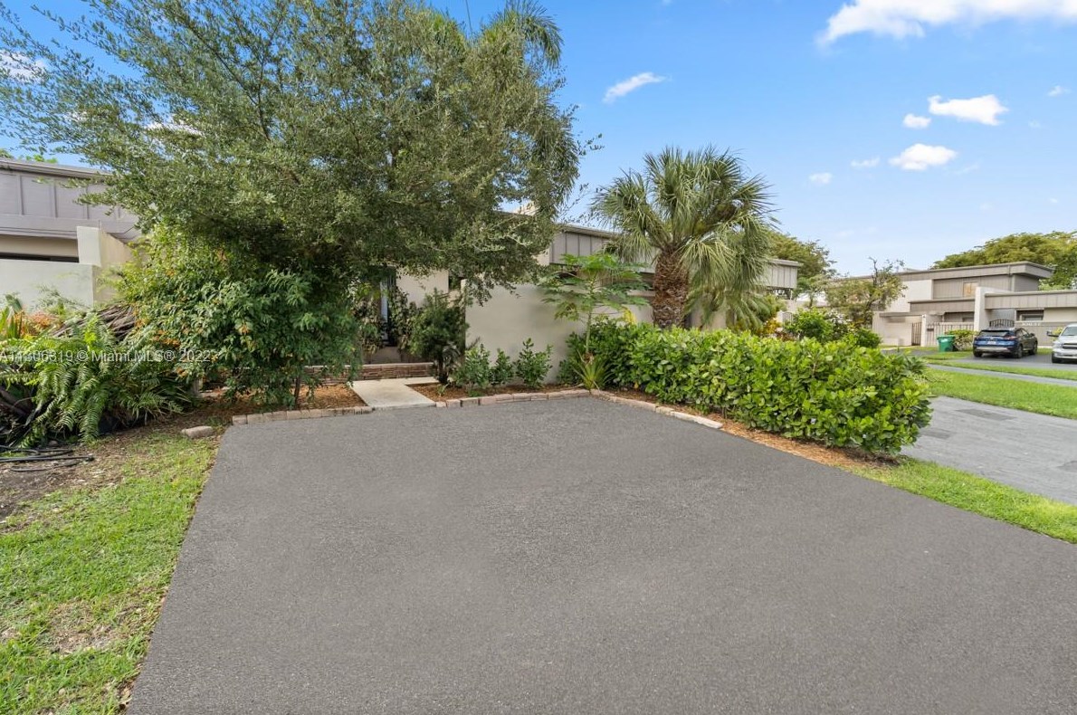 7416 106th Pl, Miami FL  33173-2945 exterior