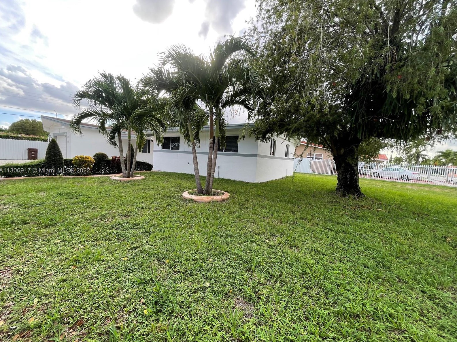 720 W 72nd Pl, Hialeah, FL 33014