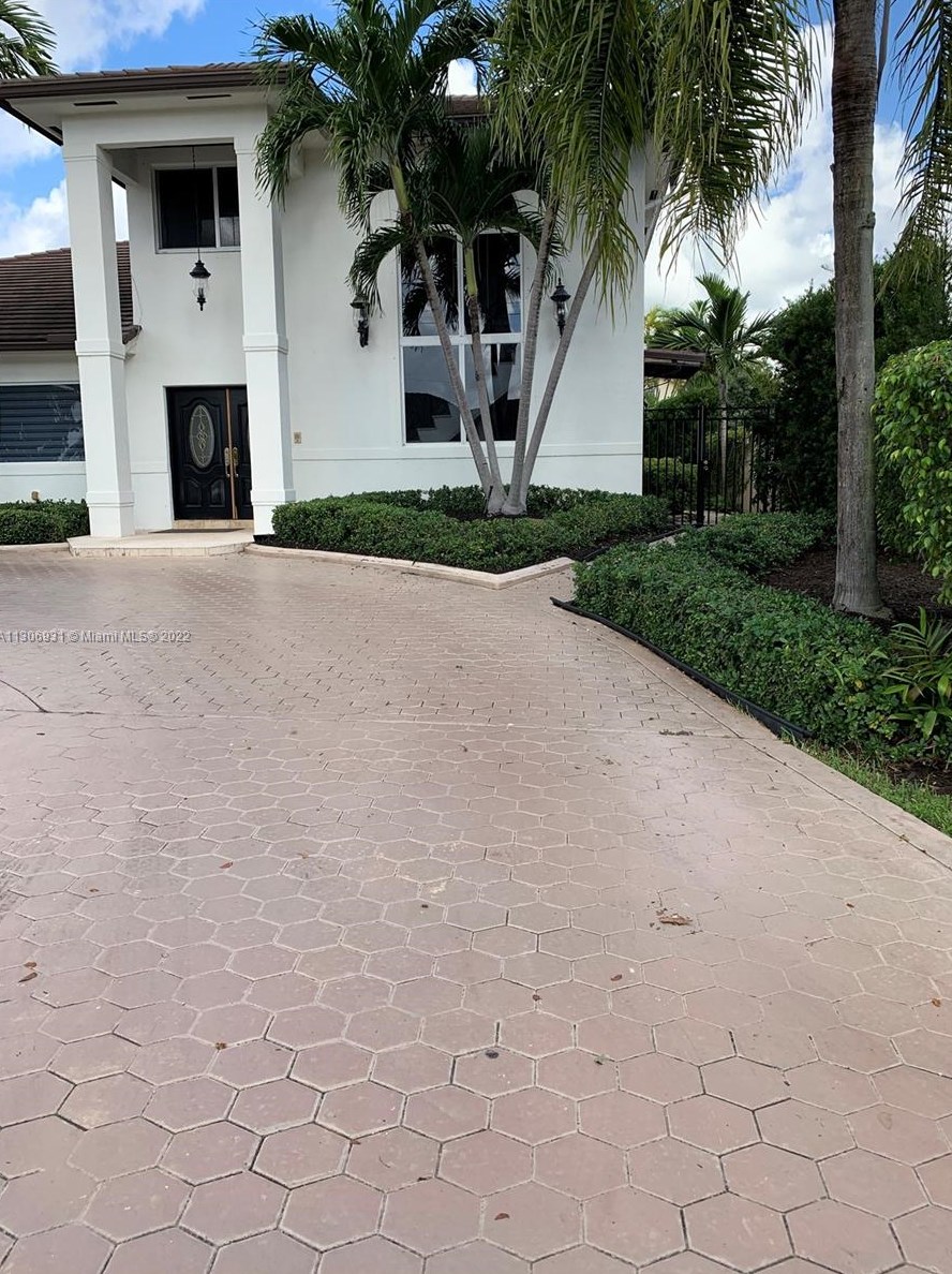9795 Nw 28th Terrace #1, Miami, FL 33172