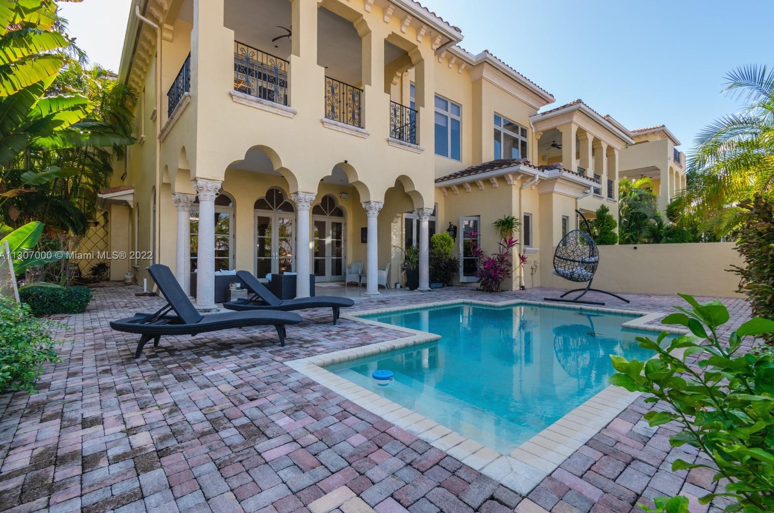 1518 Island Blvd, Miami, FL 33160-5016