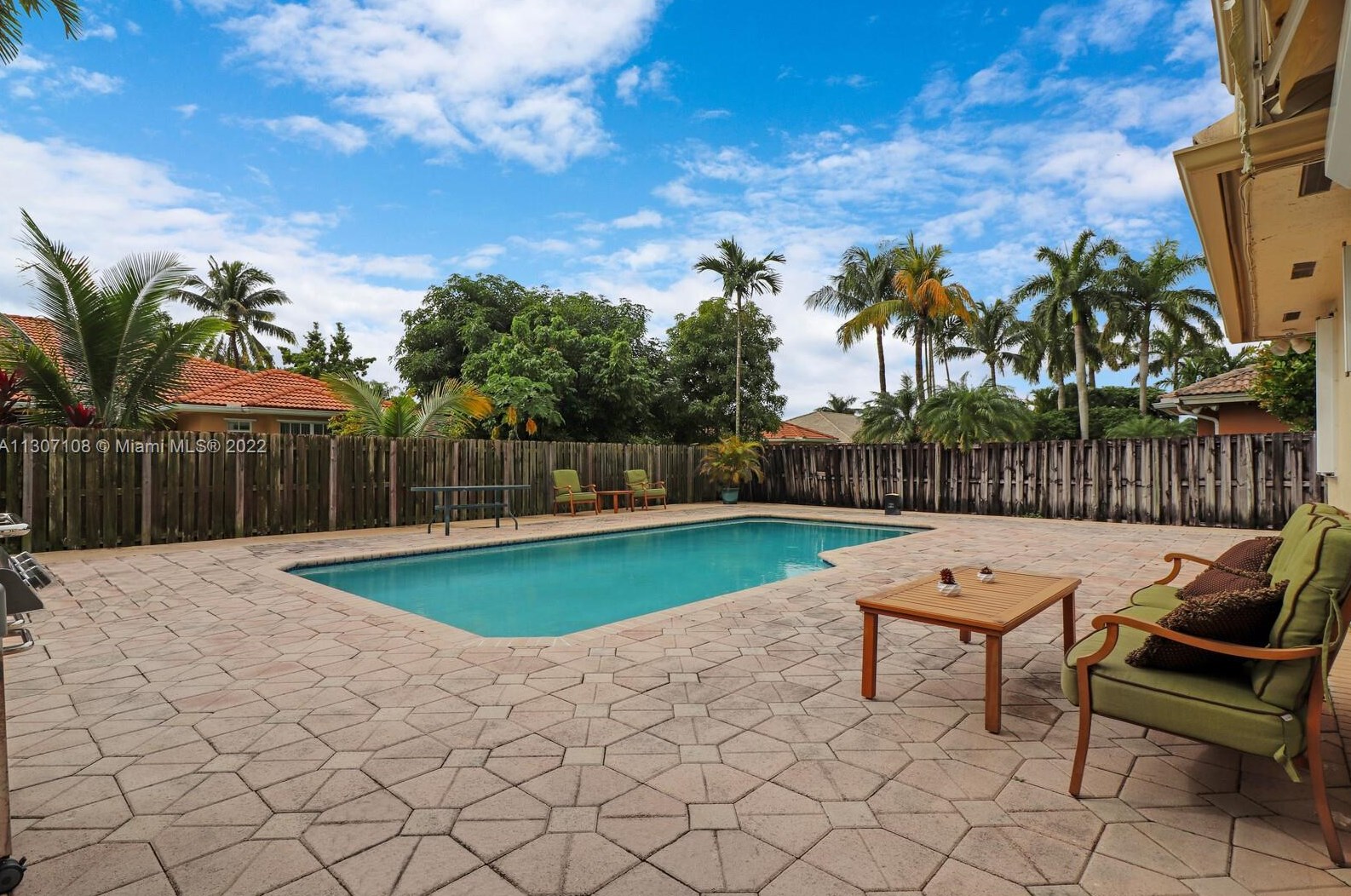 12430 75th St, Miami, FL 33183-3520