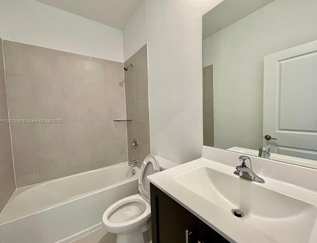 14761 181st Ter, Miami, FL 33187-6281