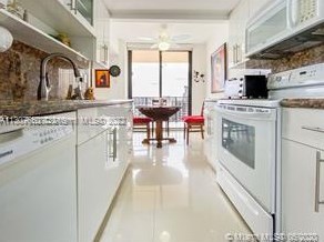 210 174th St Apt 2218, Miami, FL 33160