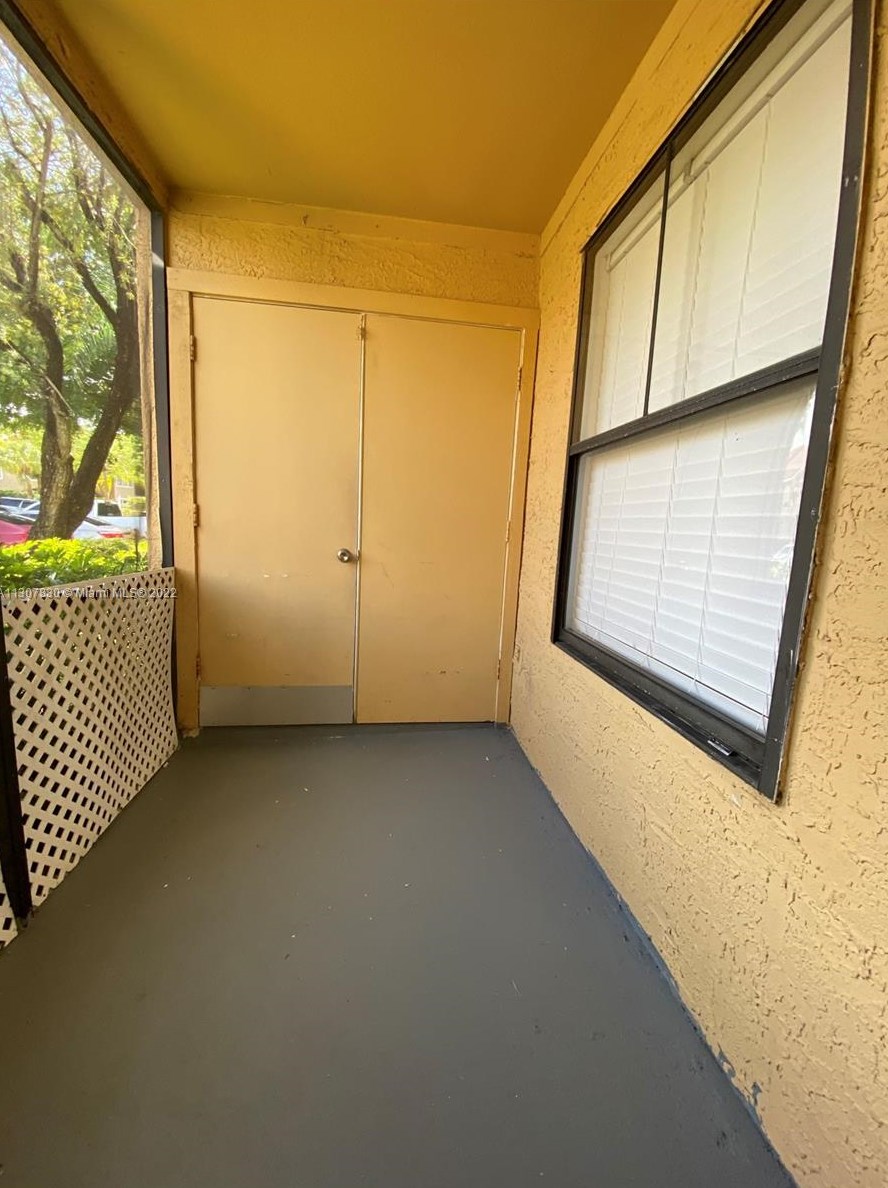 10500 155th Ct, Miami FL  10111-3538 exterior