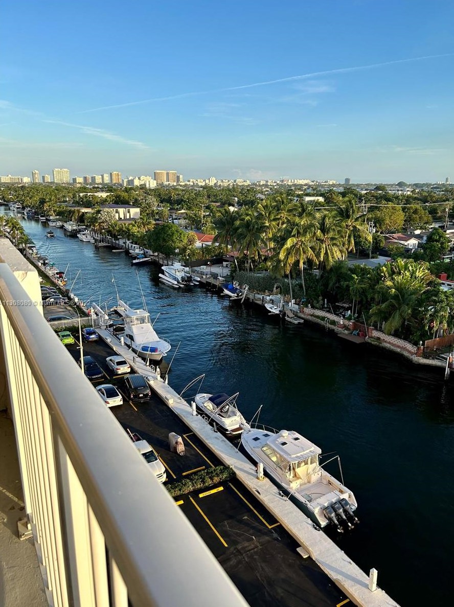 2020 Ne 135th St Apt 807, Miami, FL 33181