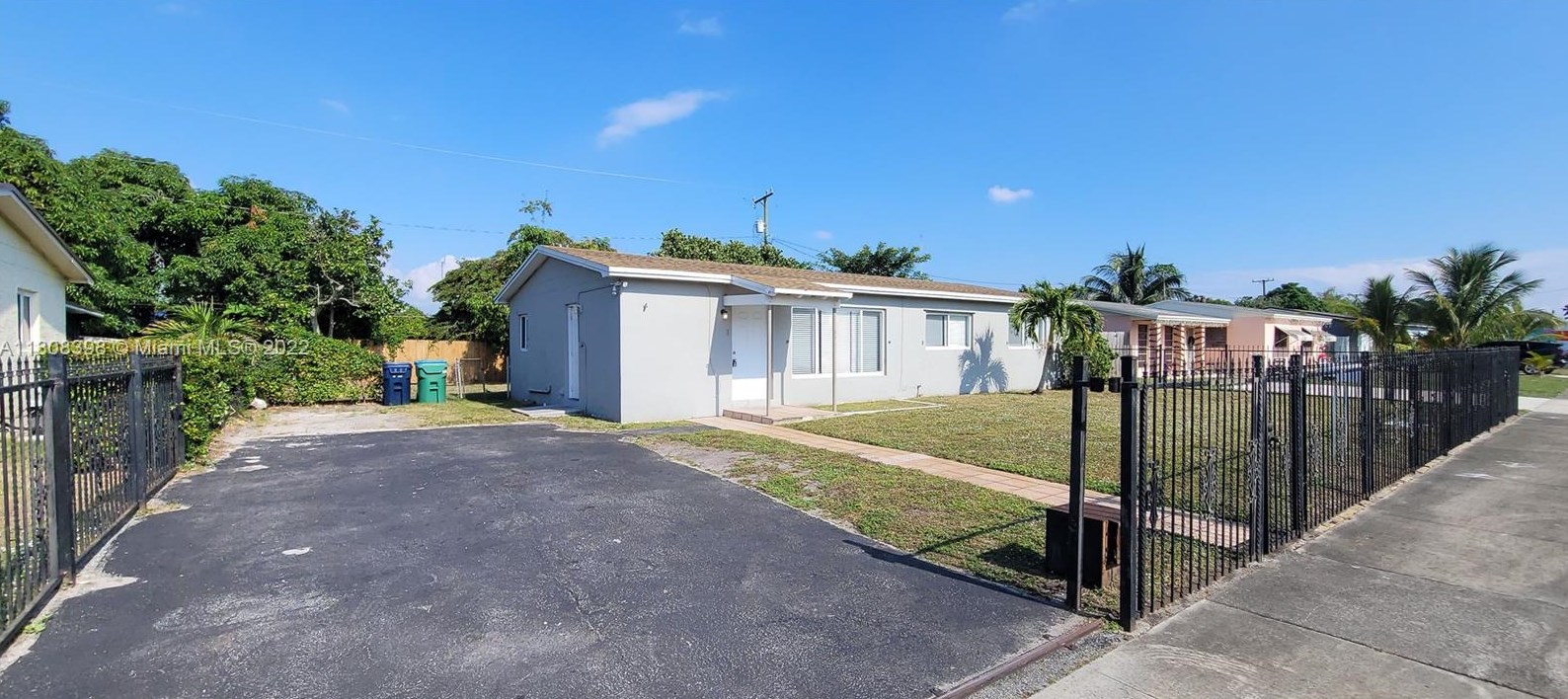 1335 189th Ter, Miami, FL 33169-3422
