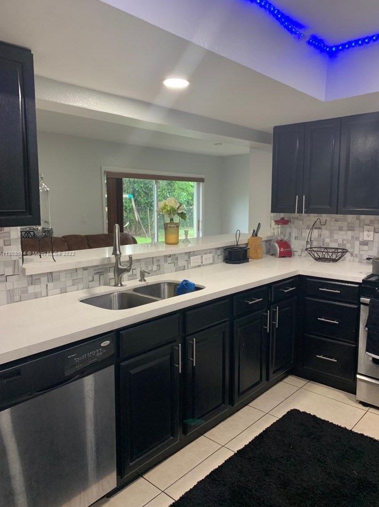 6749 Camelia Dr, Hollywood, FL 33023-4846