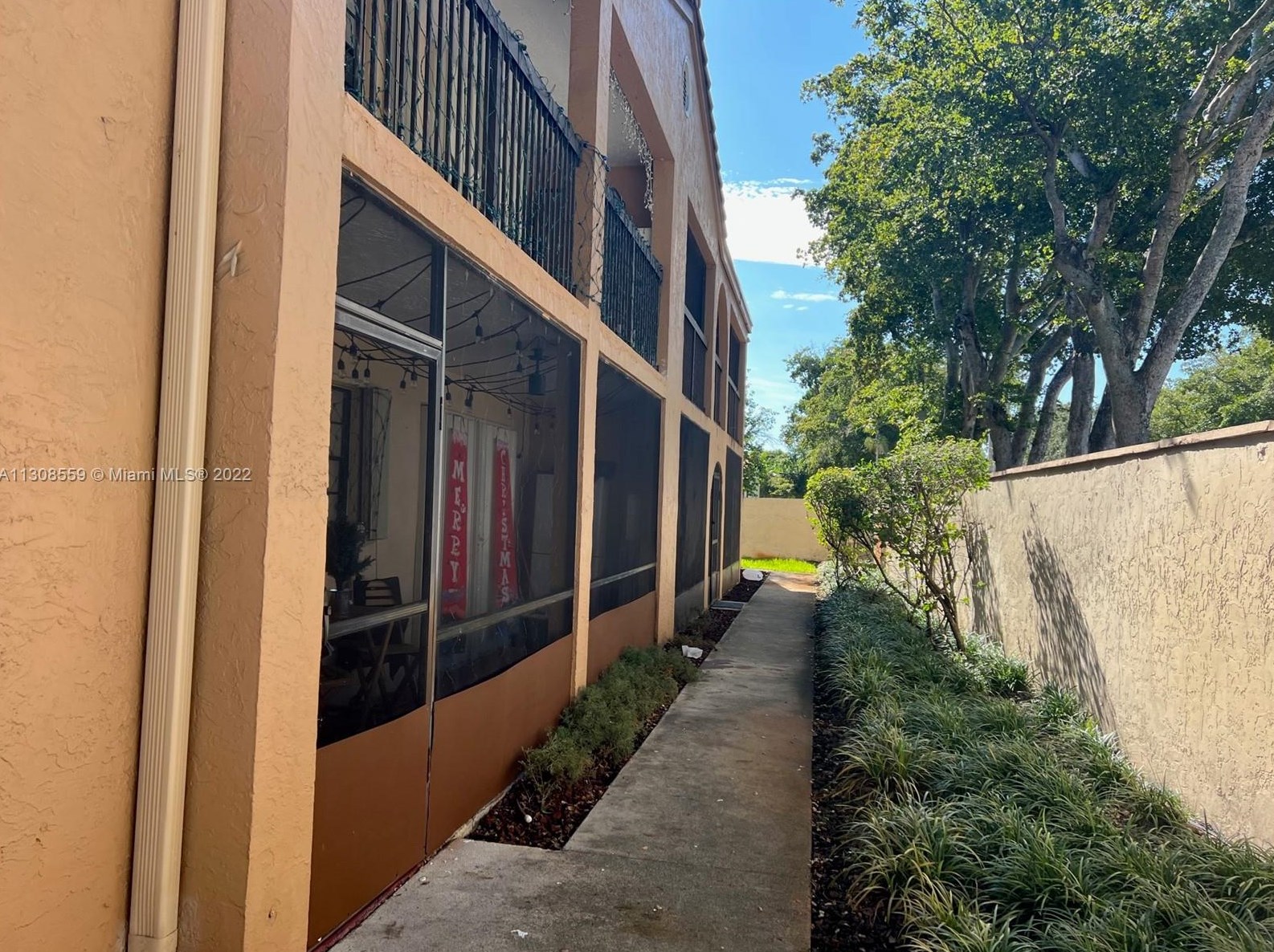 18230 Mediterranean Blvd #1-13, Hialeah, FL 33015