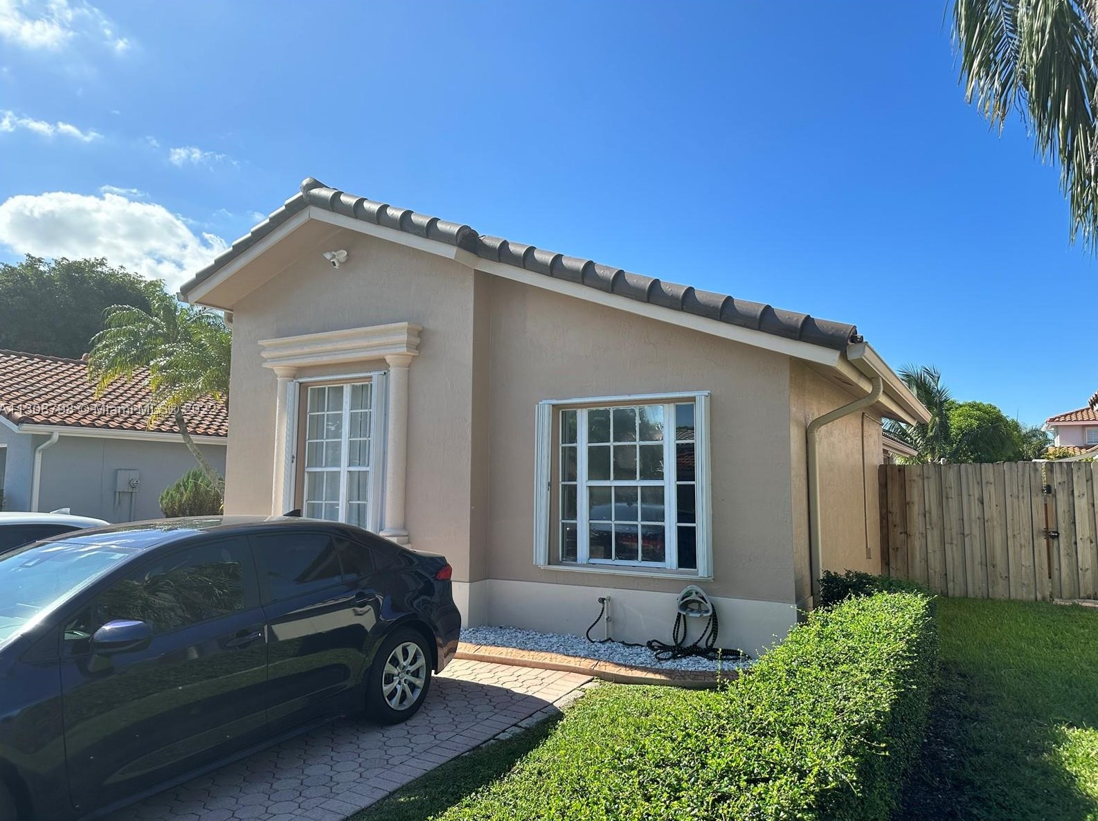 9872 164th Pl, Miami, FL 33196-5816
