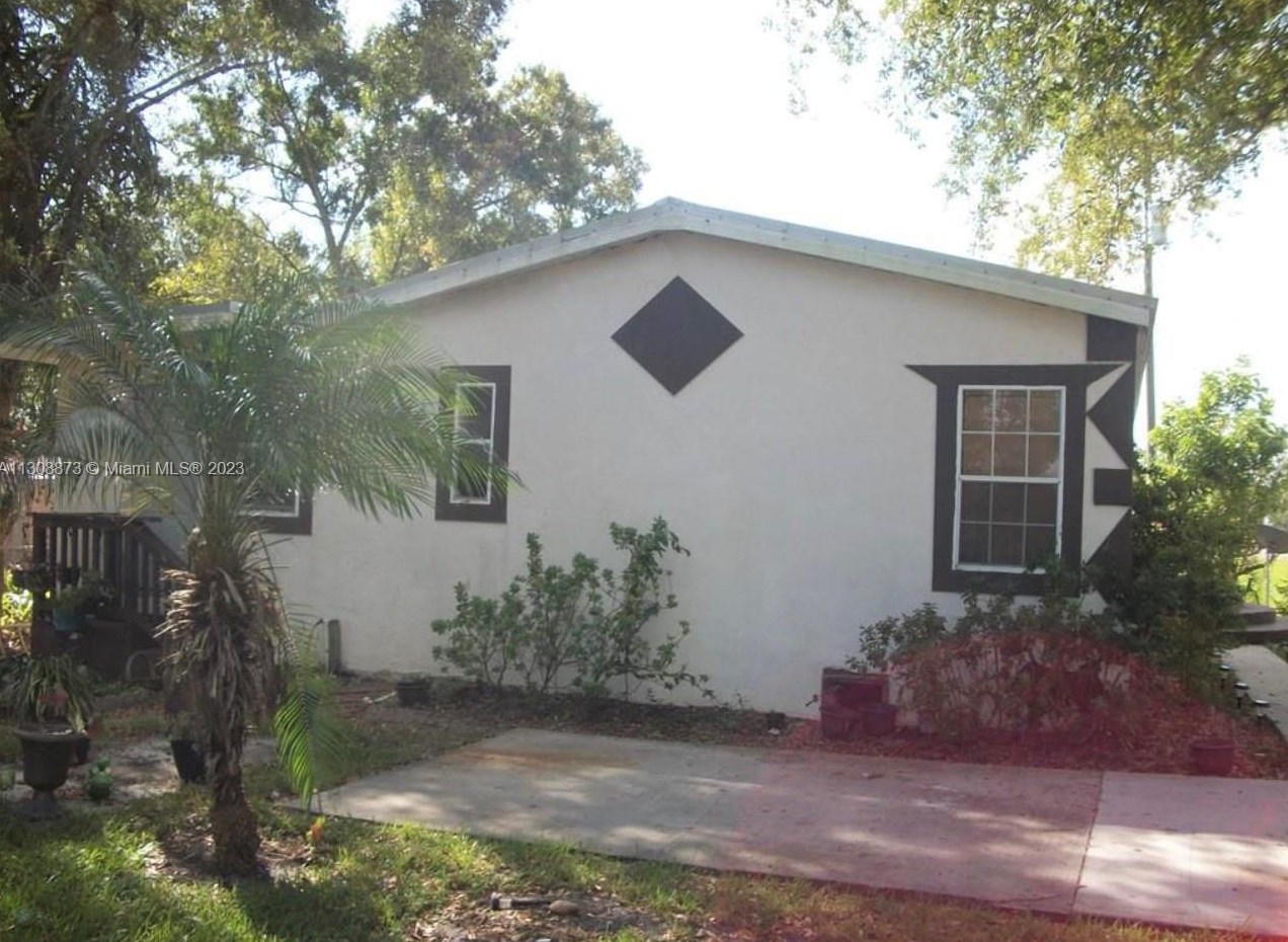 698 Nw 6th St, Moore Haven, FL 33471