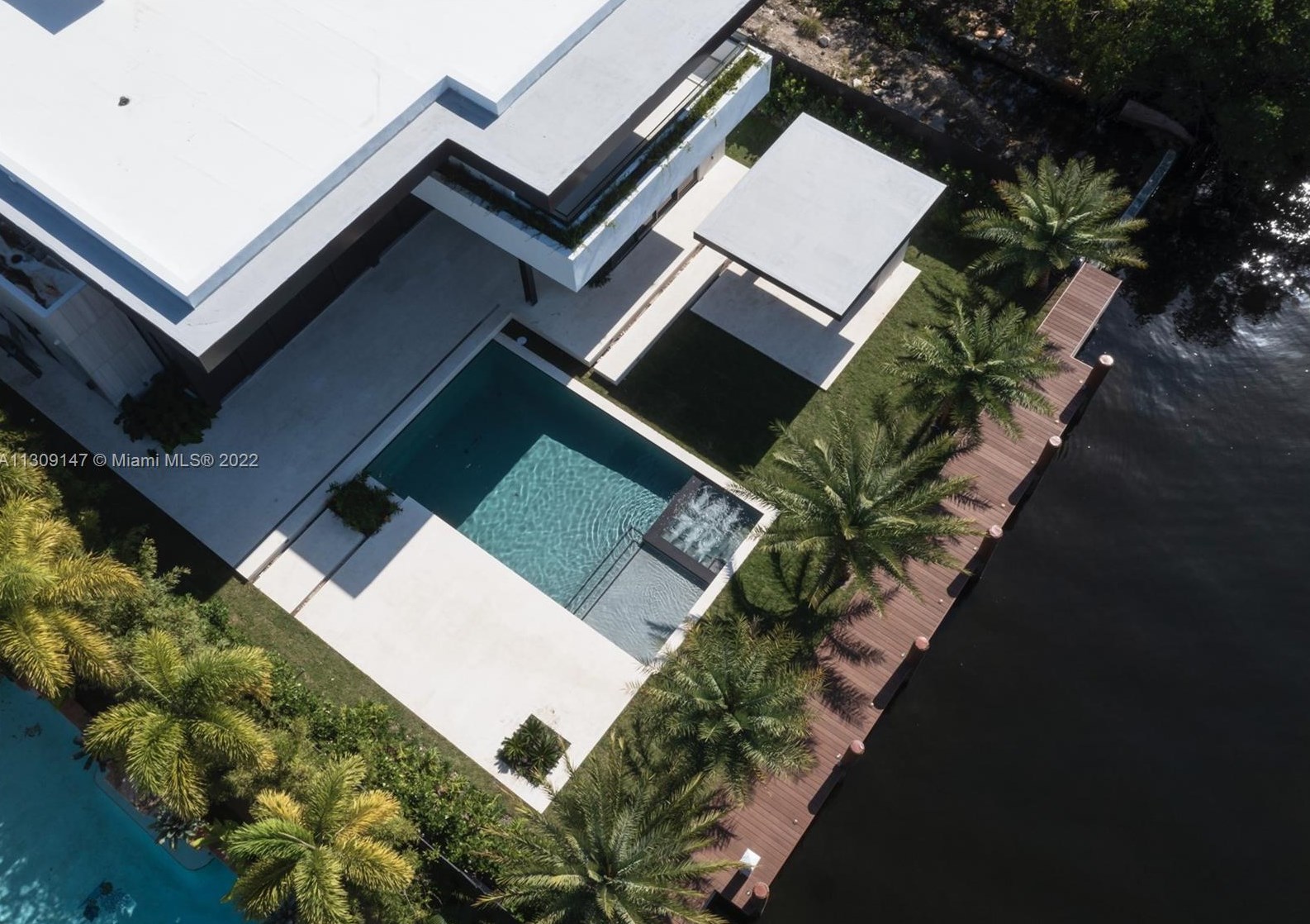 422 Golden Beach Dr, Miami FL  33160-2244 exterior