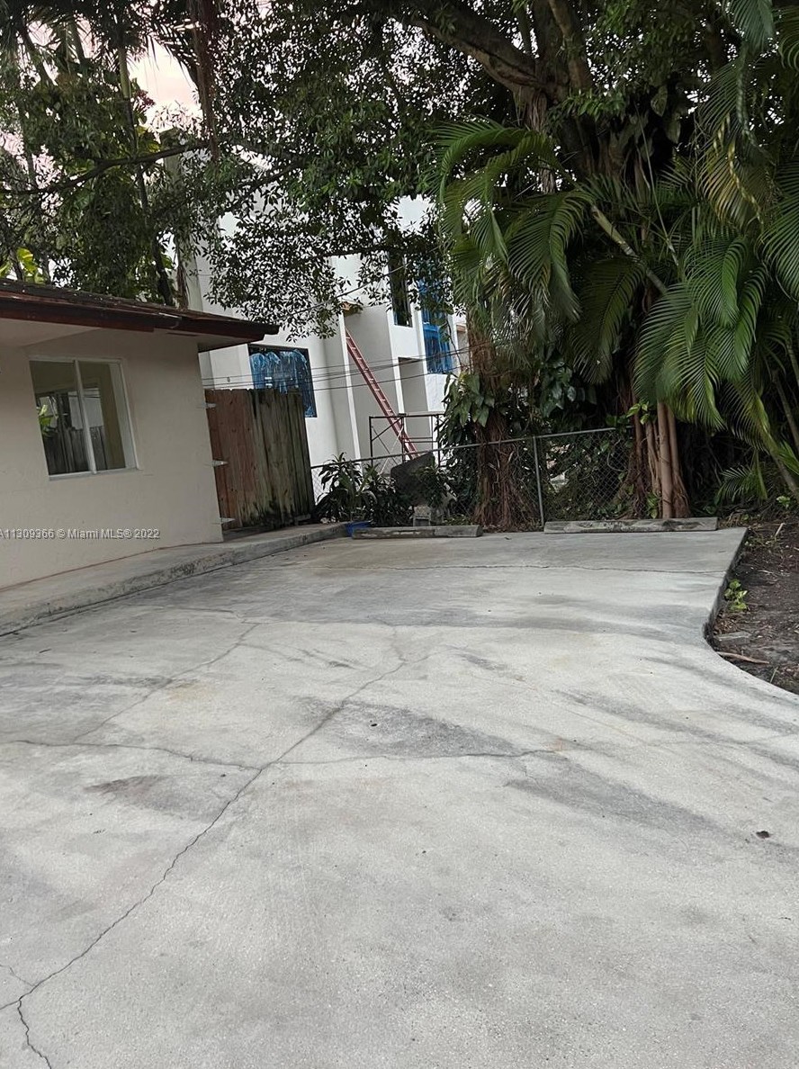 13142-13144 Ne 3rd Ct #13144, Miami, FL 33161