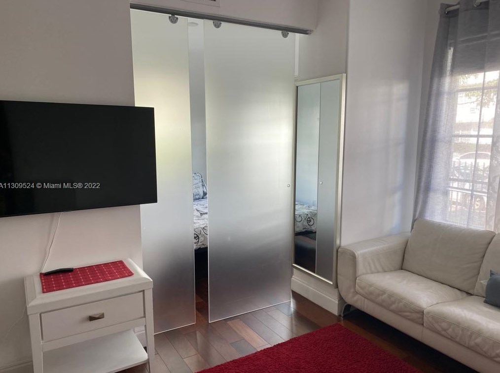 526 15th St #2, Miami, FL 33139