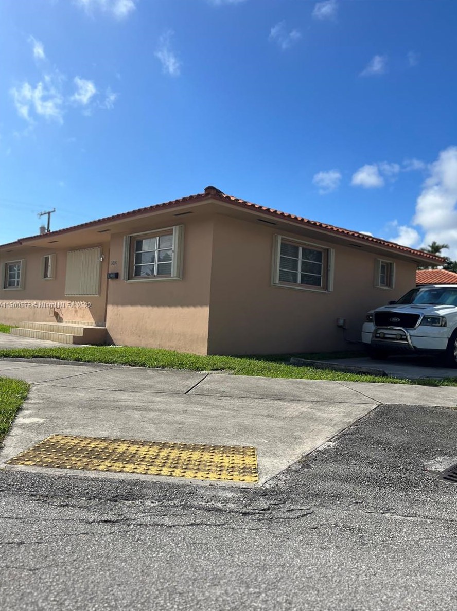 3600 Sw 24th St, Miami, FL 33142