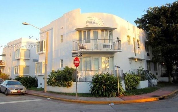 320 80th St #15, Miami, FL 33141
