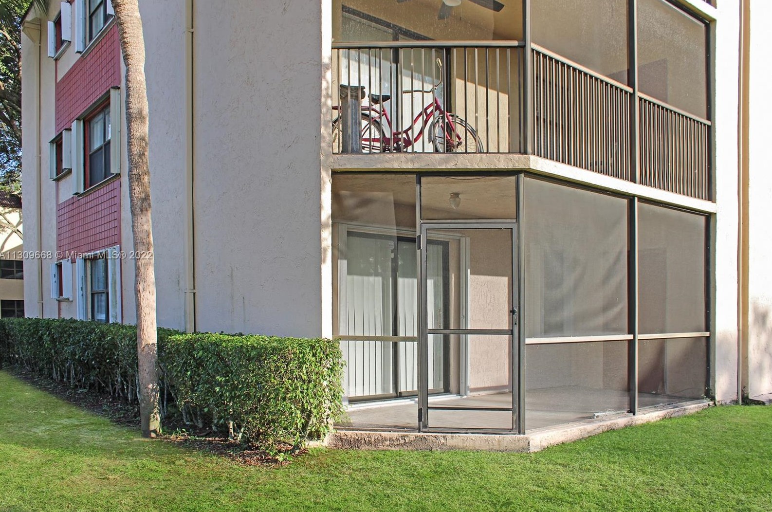 3199 Foxcroft Rd, Hollywood FL 33025-4171 exterior