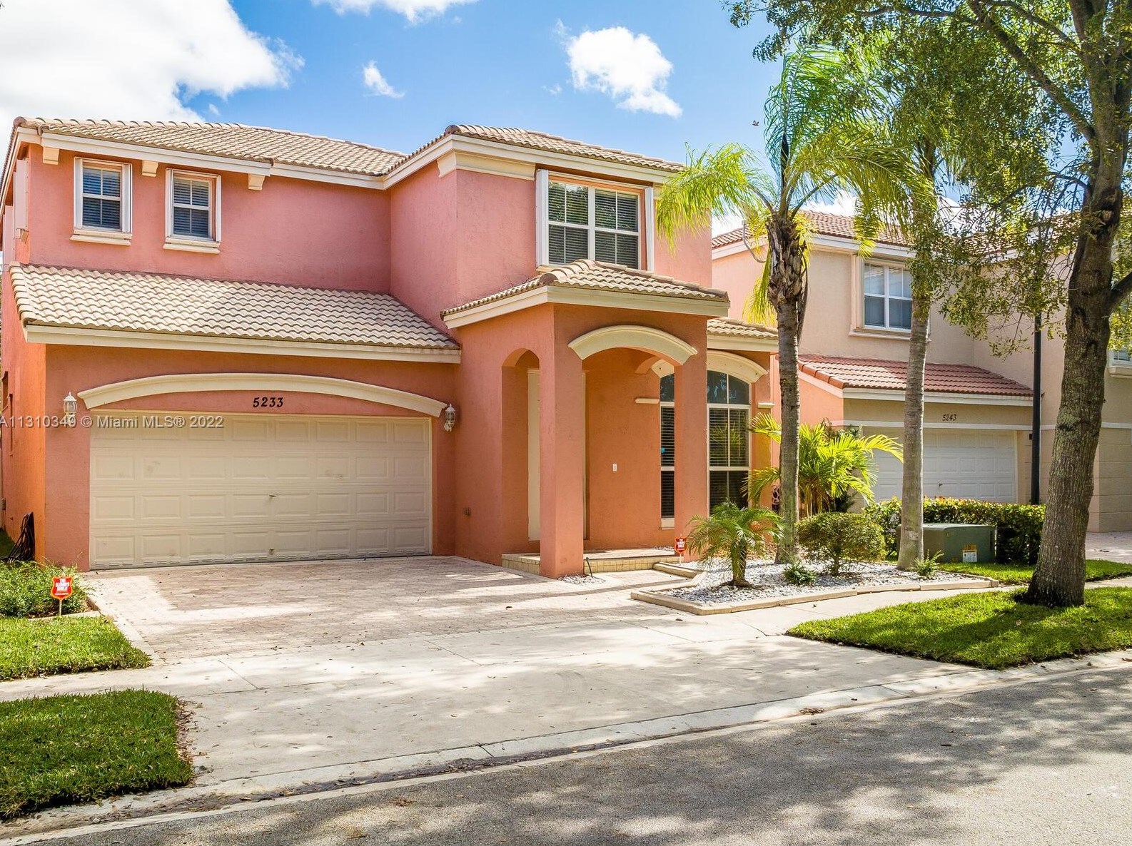 5233 Sw 155th Way, Hollywood, FL 33027