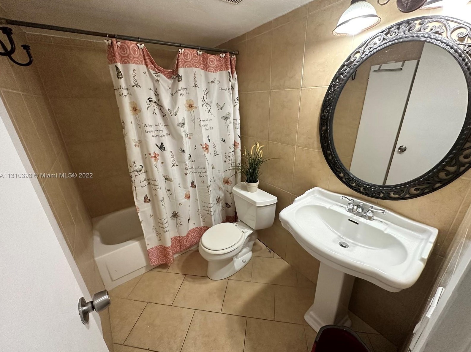 1325 W 68th St #111, Hialeah, FL 33014