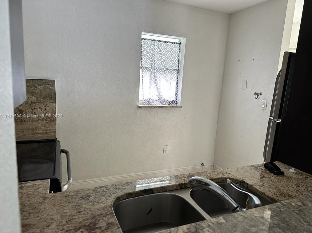 1033 Lenox Ave, Miami Beach, FL 33139-4880